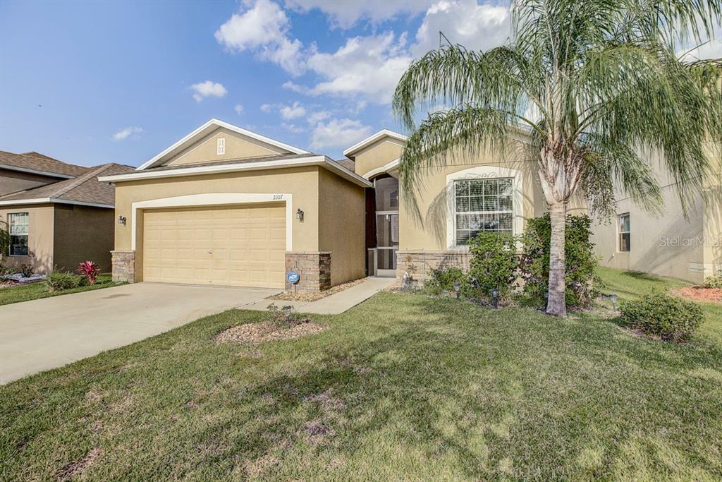 Property Photo:  2107 Roanoke Springs Drive  FL 33570 