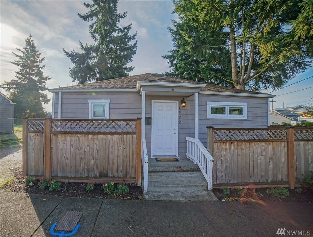 Property Photo:  1522 S 48th St  WA 98408 