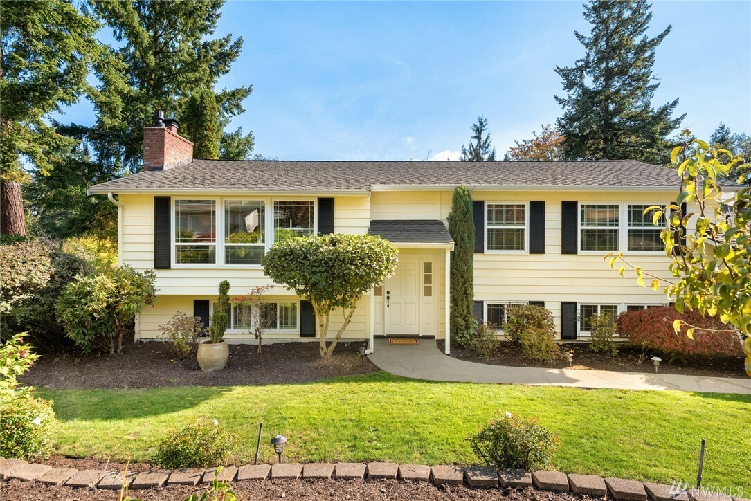 Property Photo: 7220 91st Place SE WA 98040