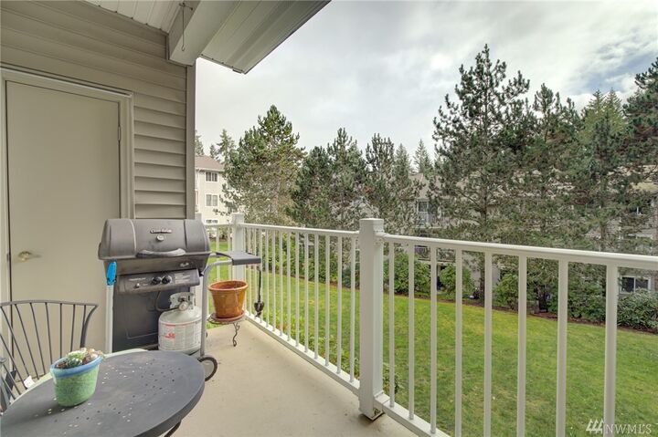 Property Photo: 25235 SE Klahanie Blvd H203 WA 98029