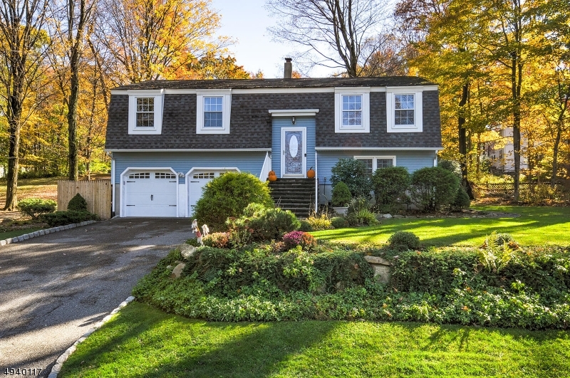 Property Photo:  5 Byron Pl  NJ 07871 