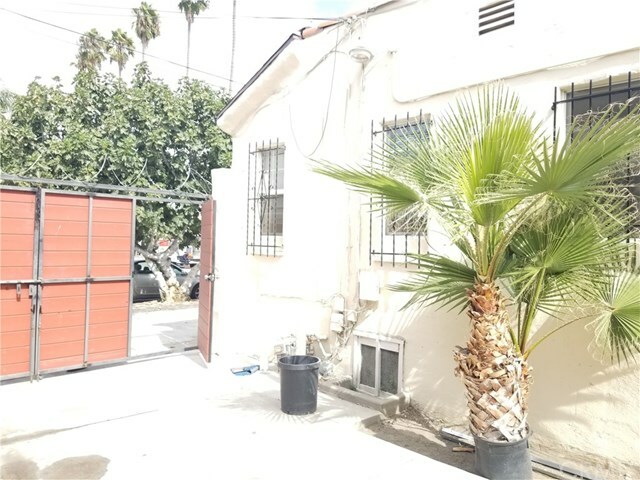 Property Photo:  3002 W 67th Street  CA 90043 