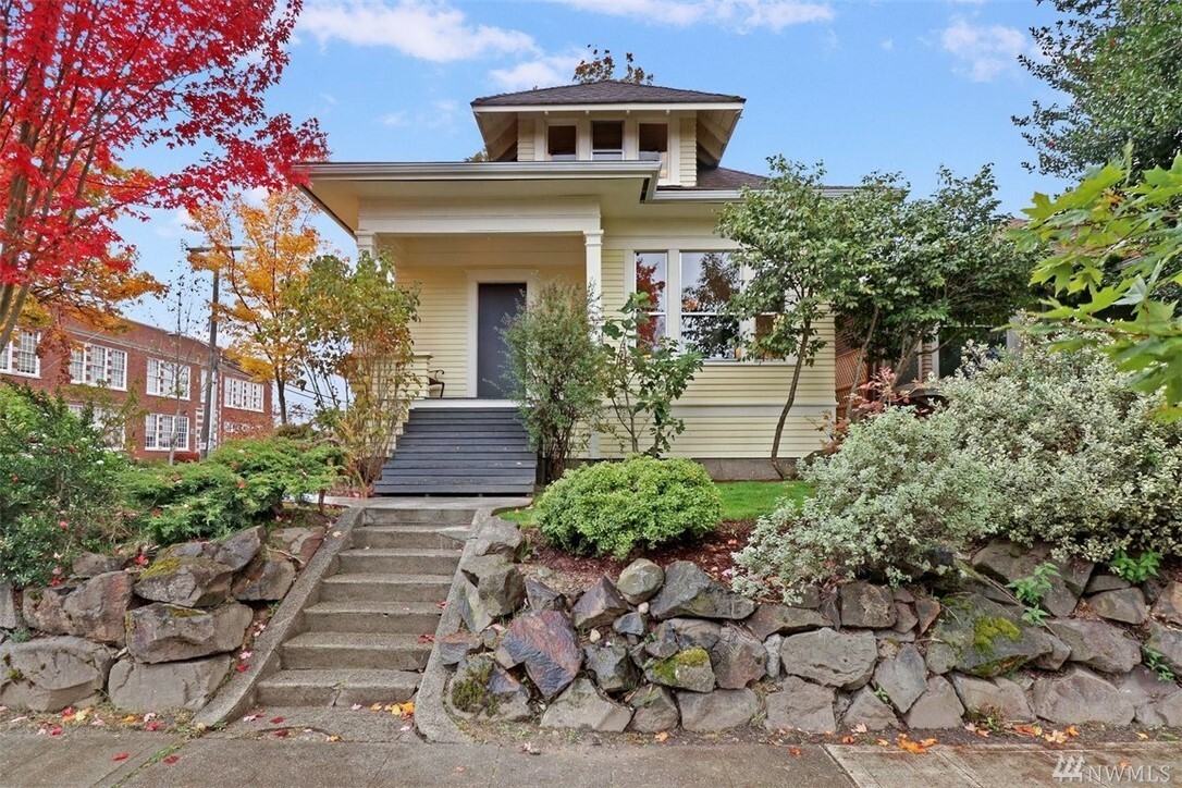 Property Photo:  220 23rd Ave  WA 98122 