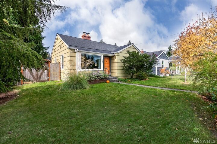 Property Photo: 10751 Fremont Avenue N WA 98133