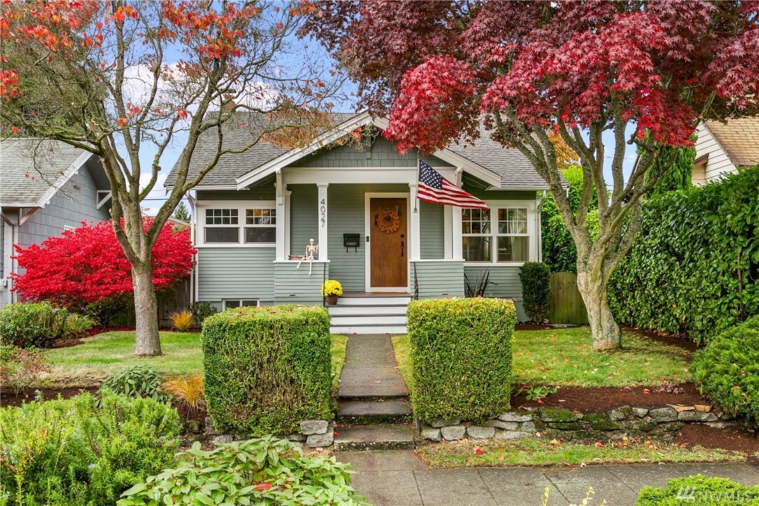 Property Photo: 4027 42nd Avenue SW WA 98116