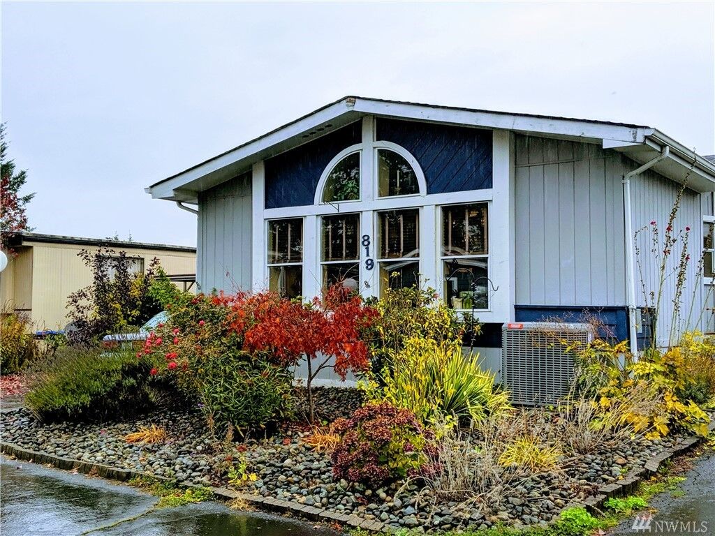 Property Photo:  819  Mountain Villa Drive  WA 98022 