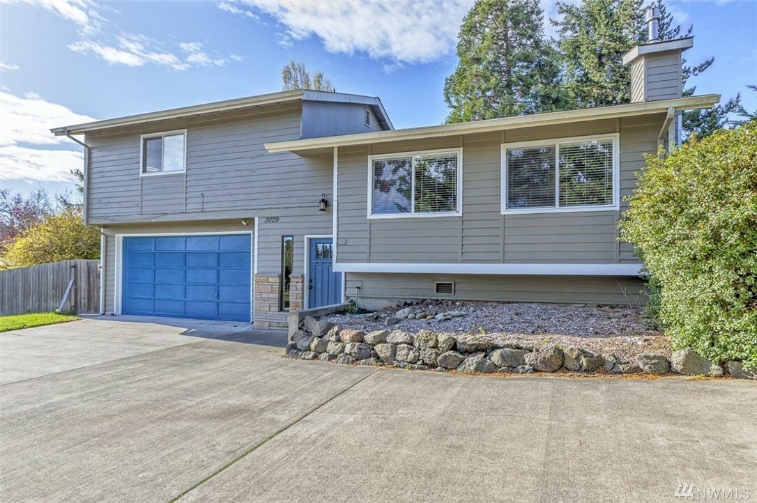 Property Photo:  3029 San Juan Ave  WA 98368 