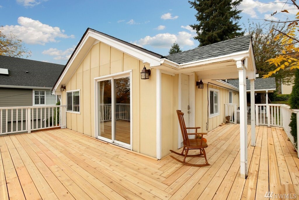 Property Photo: 313 Earlington Avenue SW WA 98057