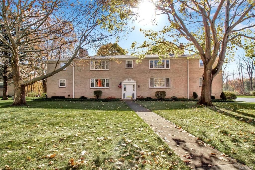 Property Photo:  5 Woodbrook Drive 1  NY 14052 