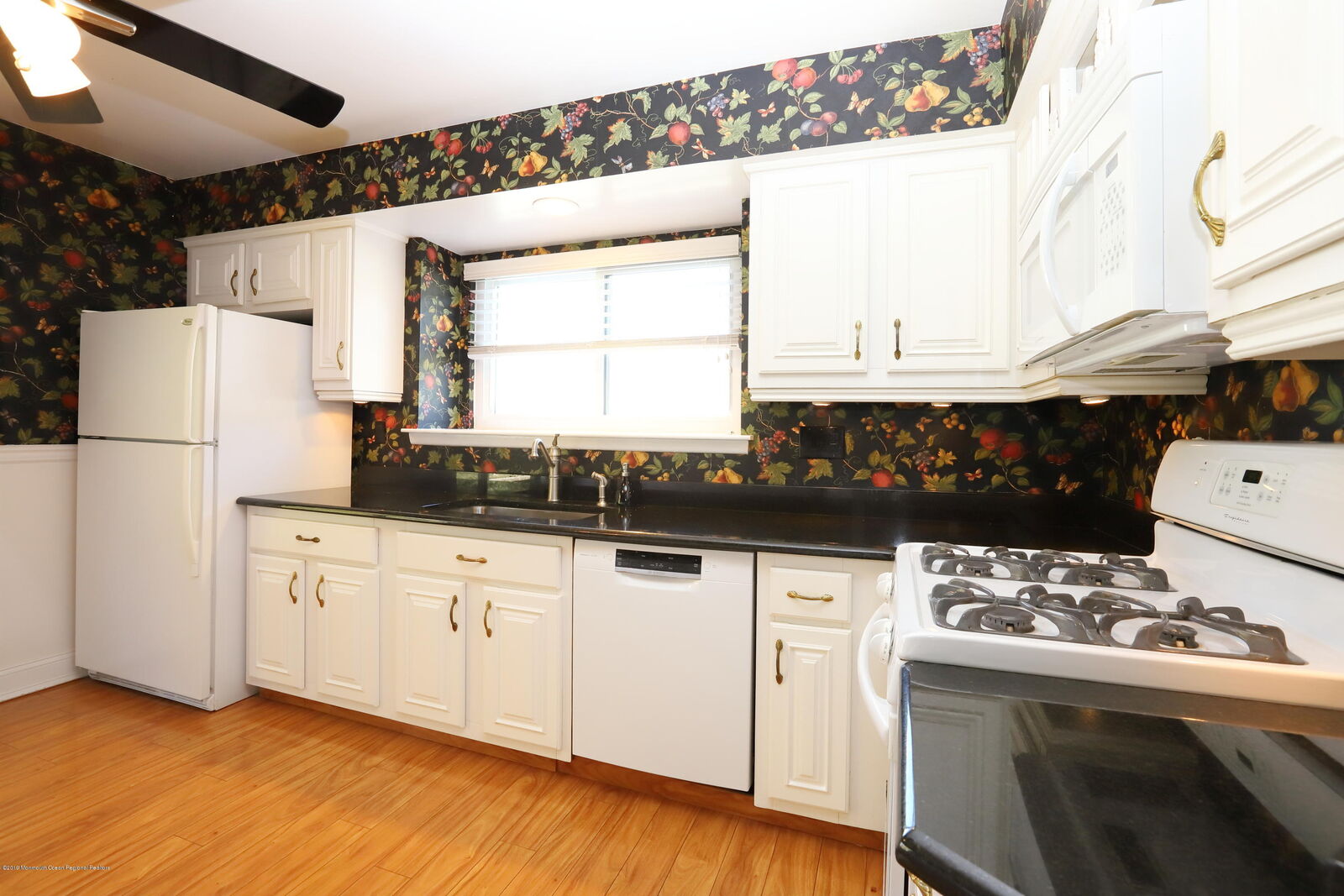 Property Photo:  2 Clavendon Court  NJ 07748 