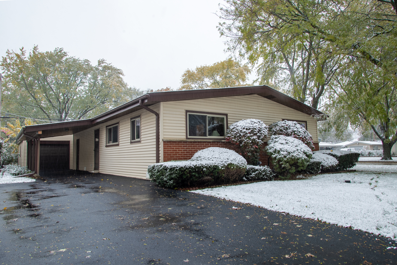 Property Photo:  4025 Bluebird Lane  IL 60008 