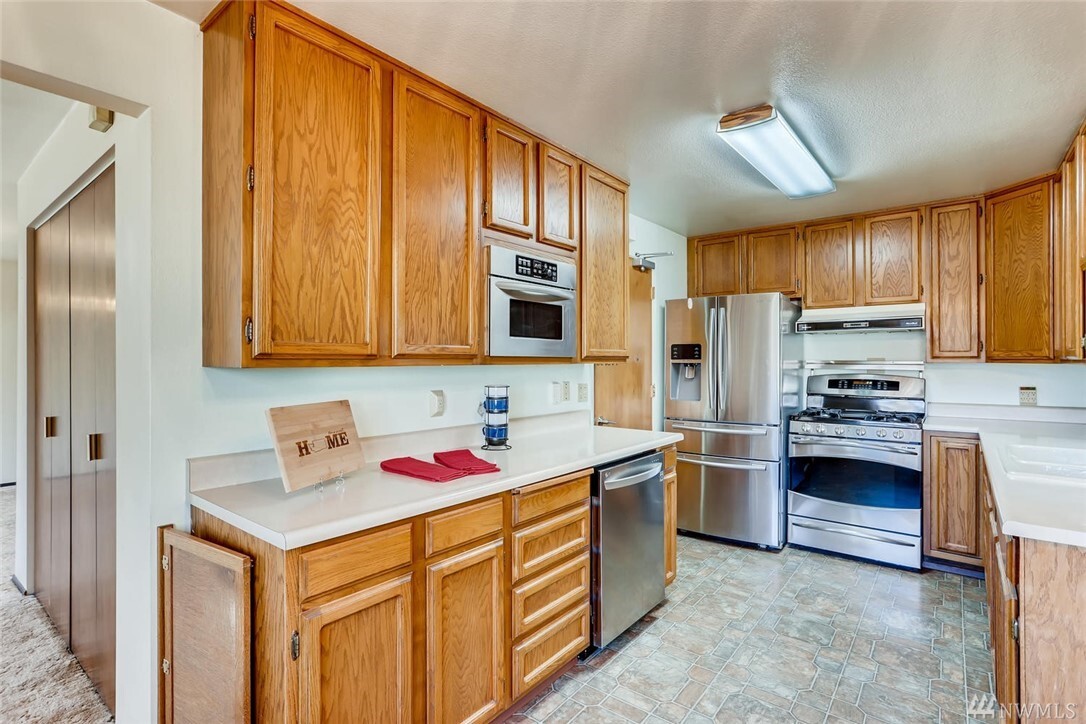 Property Photo:  2002  Pike Street NE  WA 98002 
