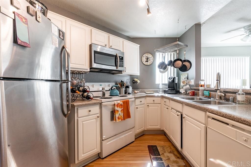 Property Photo:  7405 Charmant Dr 2405  CA 92122 