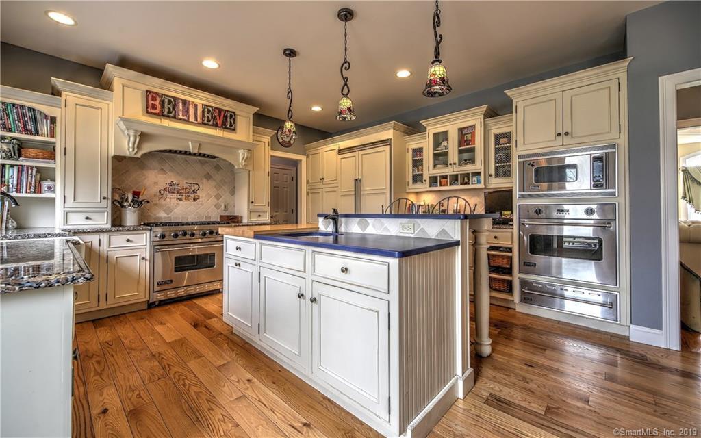 Property Photo: 36 Horizon Court CT 06468