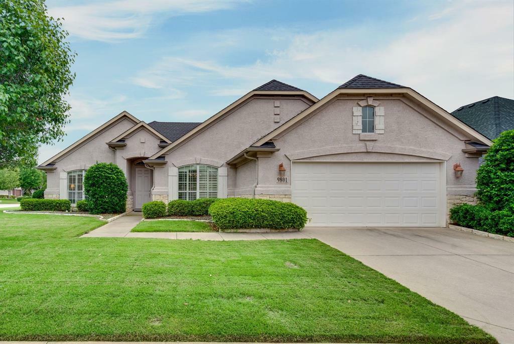 Property Photo: 9801 Crestridge Drive TX 76207