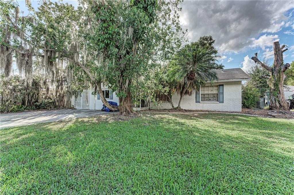 Property Photo:  1057 Willis Avenue  FL 34232 