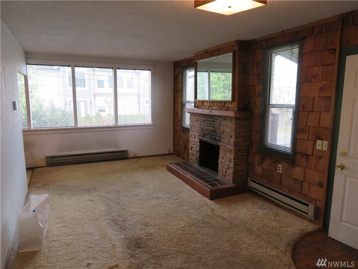 Property Photo:  903 N 32  WA 98056 
