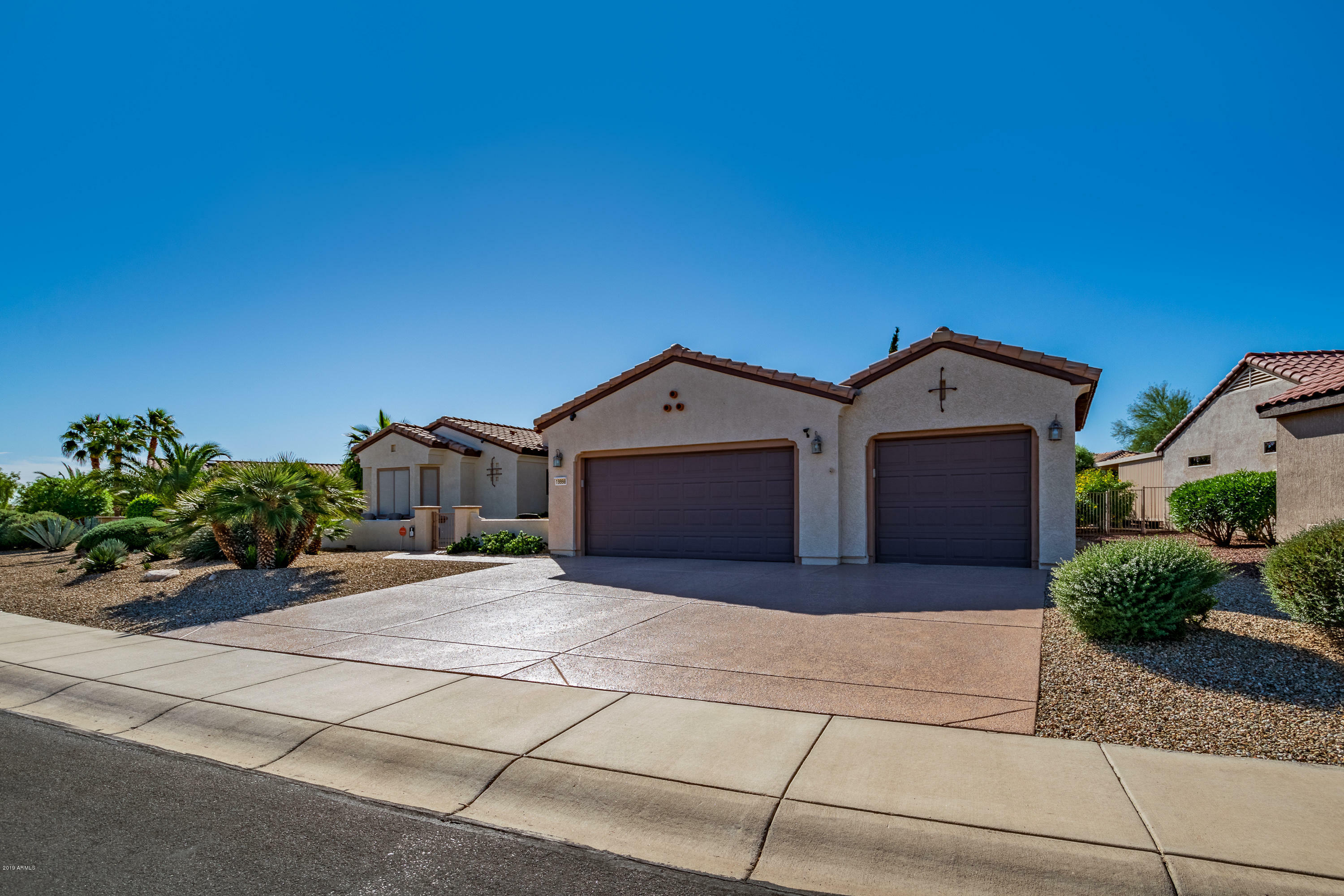 Property Photo:  19998 N Crescent Way  AZ 85374 