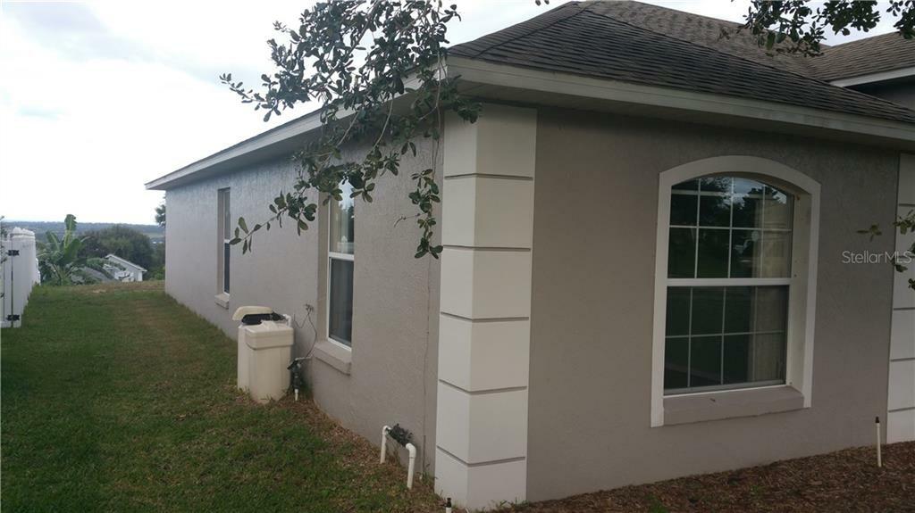 Property Photo:  904 Cornell Avenue  FL 34711 