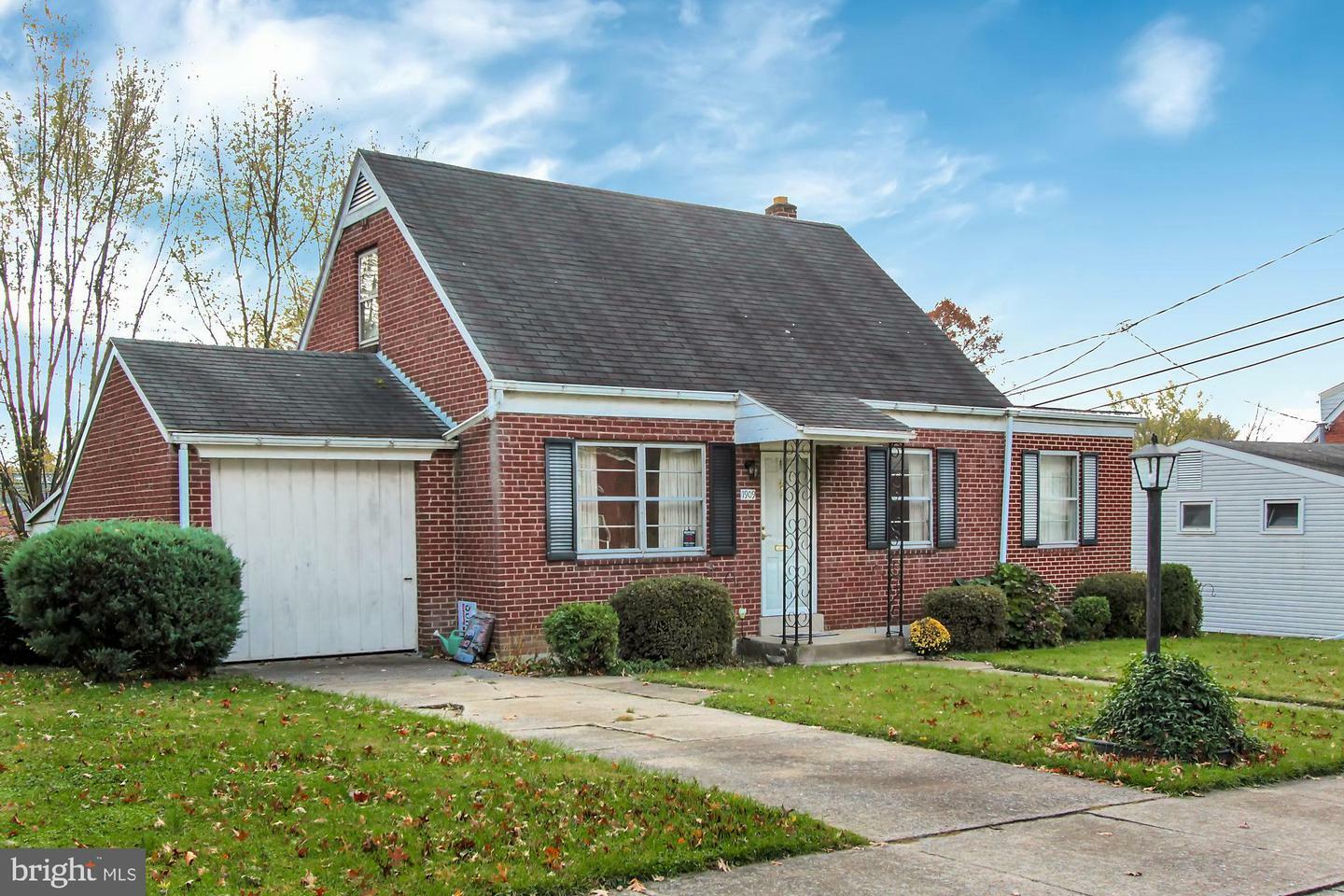 Property Photo:  1909 Dickinson Avenue  PA 17011 