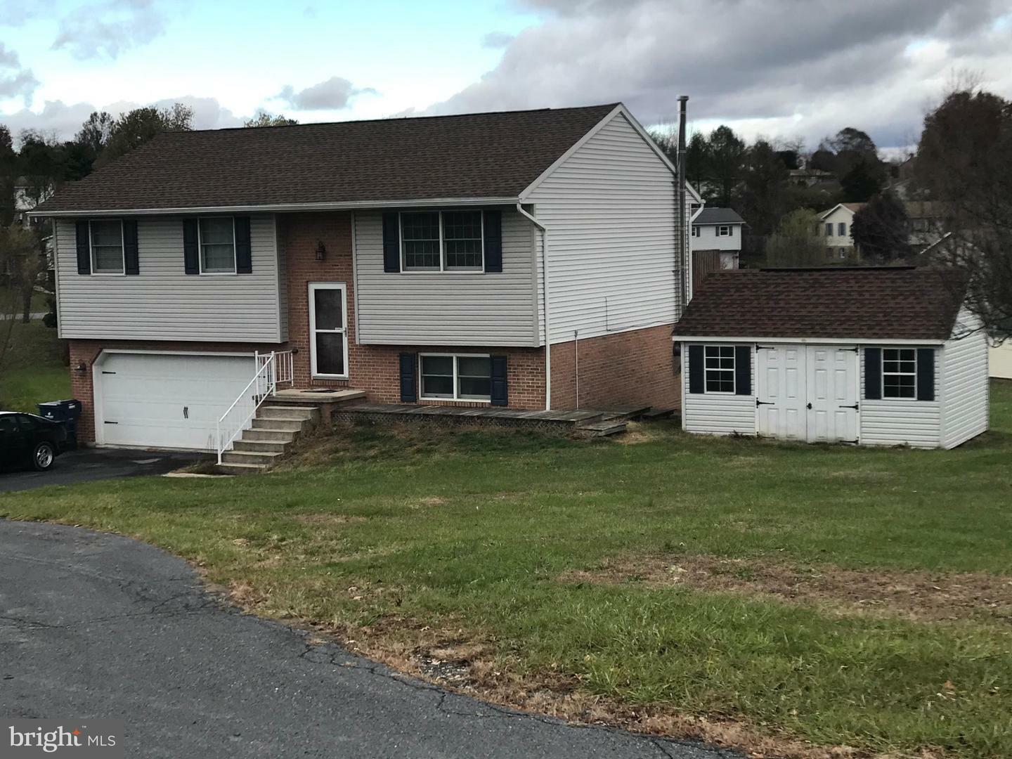Property Photo: 1733 Elizabeth Court PA 17202