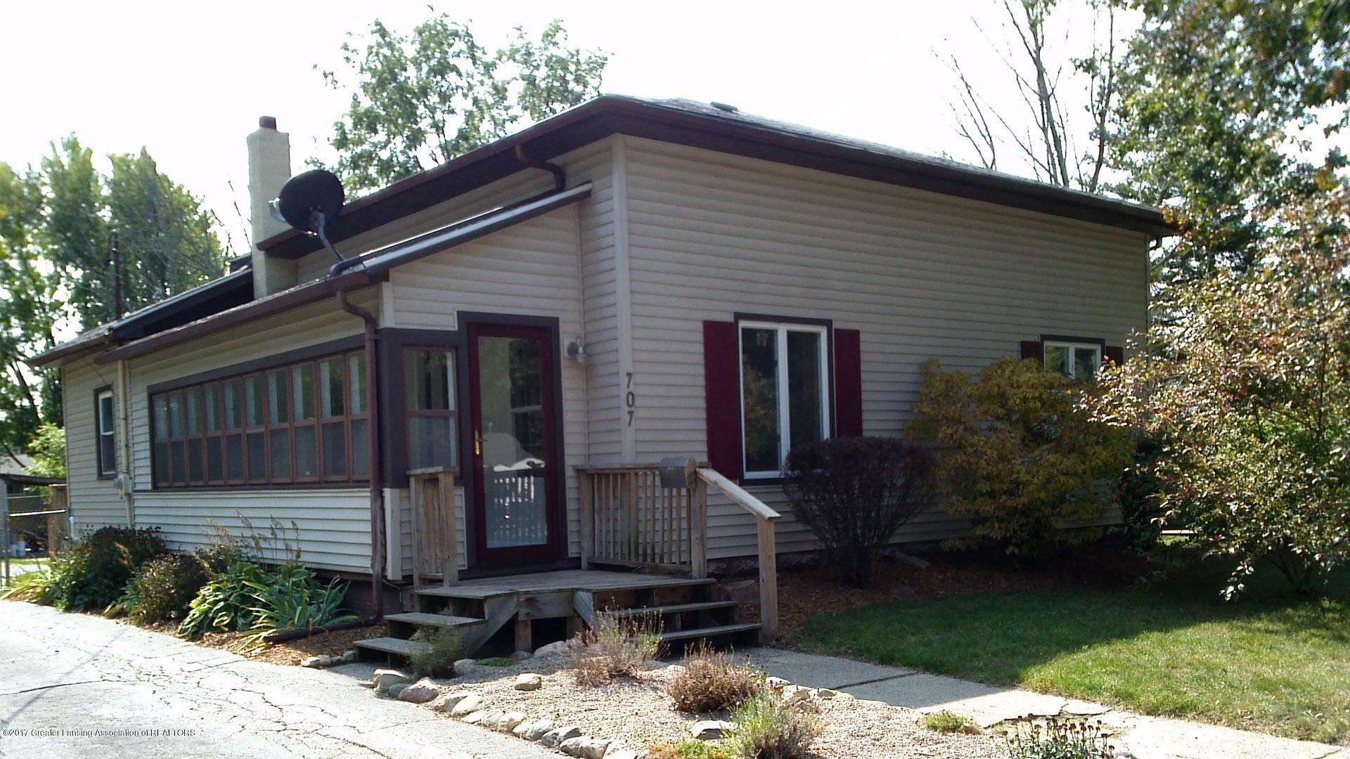 Property Photo:  707 Pleasant Street  MI 48837 