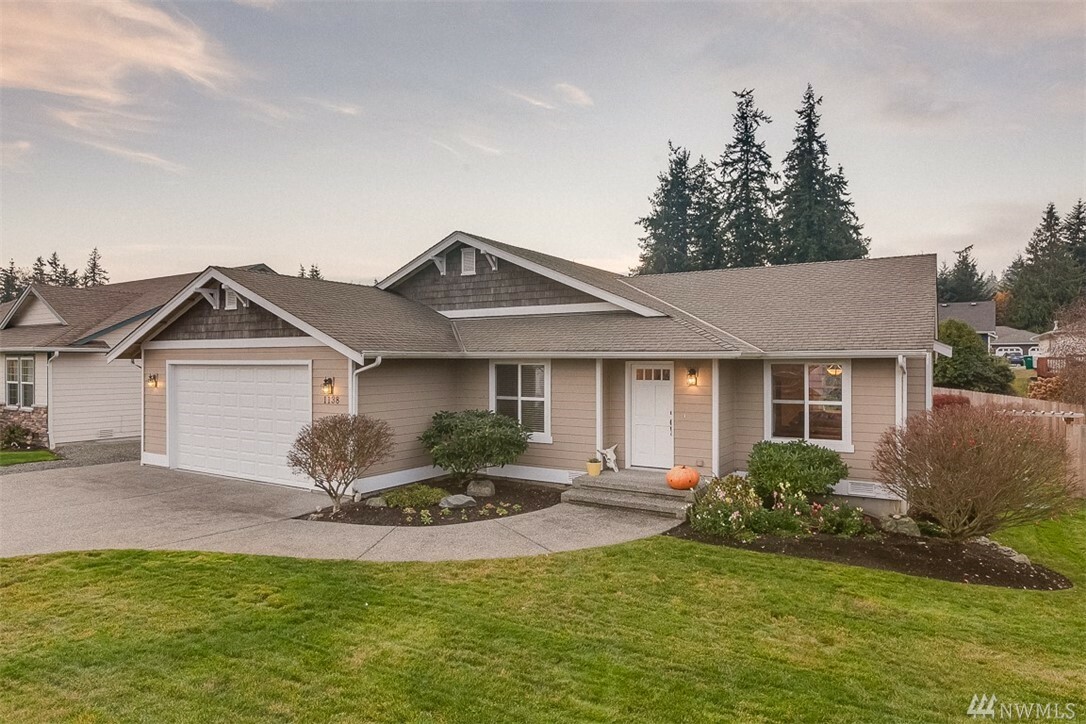 Property Photo: 1138 Central Dr WA 98282