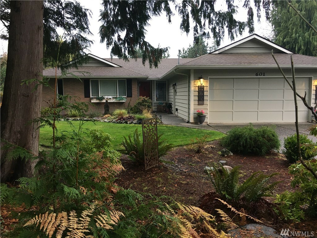 Property Photo:  601 Upland Place  WA 98273 