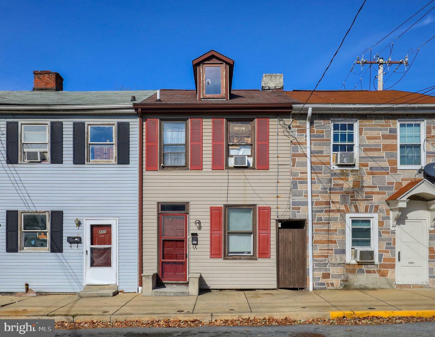 Property Photo:  449 Union Street  PA 17512 