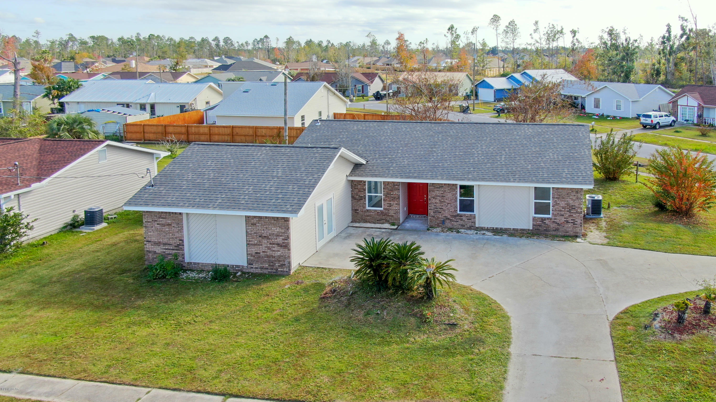 Property Photo: 601 Hummingbird Street FL 32444