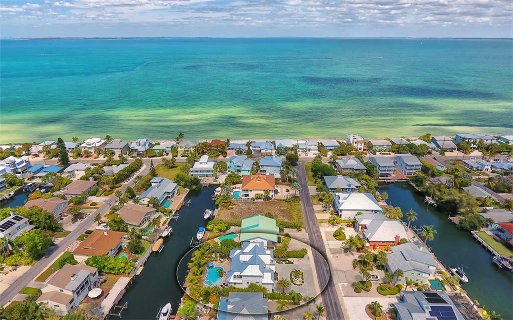 Property Photo: 520 Kumquat Drive FL 34216