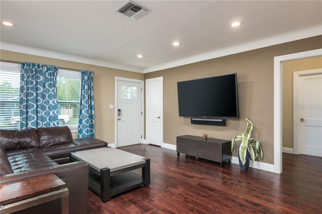 Property Photo: 4362 4th Avenue N FL 33713