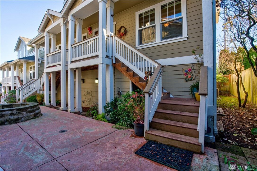 Property Photo:  3117  Norton Avenue D  WA 98201 