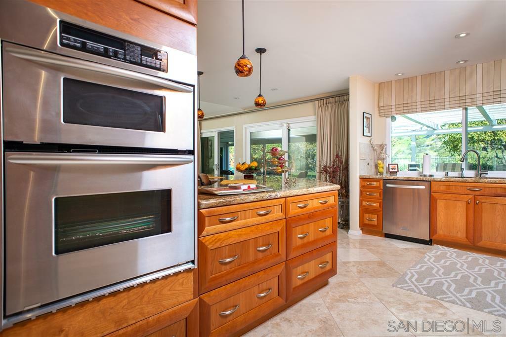 Property Photo:  5447 Westknoll Dr  CA 92037 