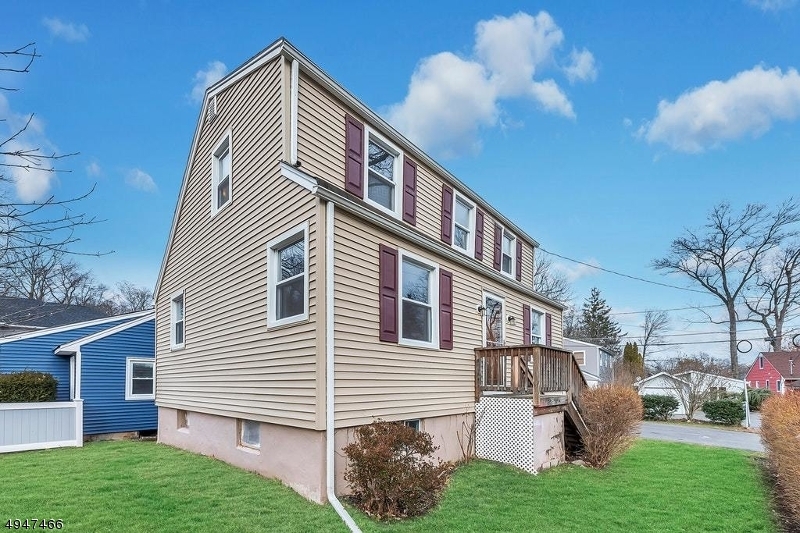 Property Photo:  47 Seneca Trl  NJ 07834 