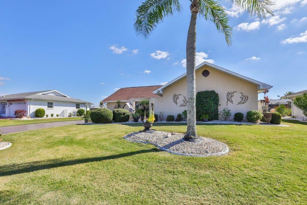 Property Photo:  1907 N Pebble Beach Boulevard  FL 33573 