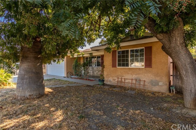 Property Photo:  701 E Johnston Avenue  CA 92543 