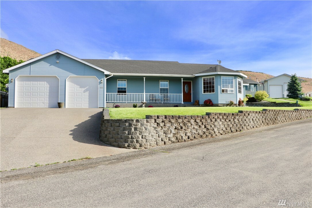 Property Photo:  112 Pryor Dr  WA 98846 