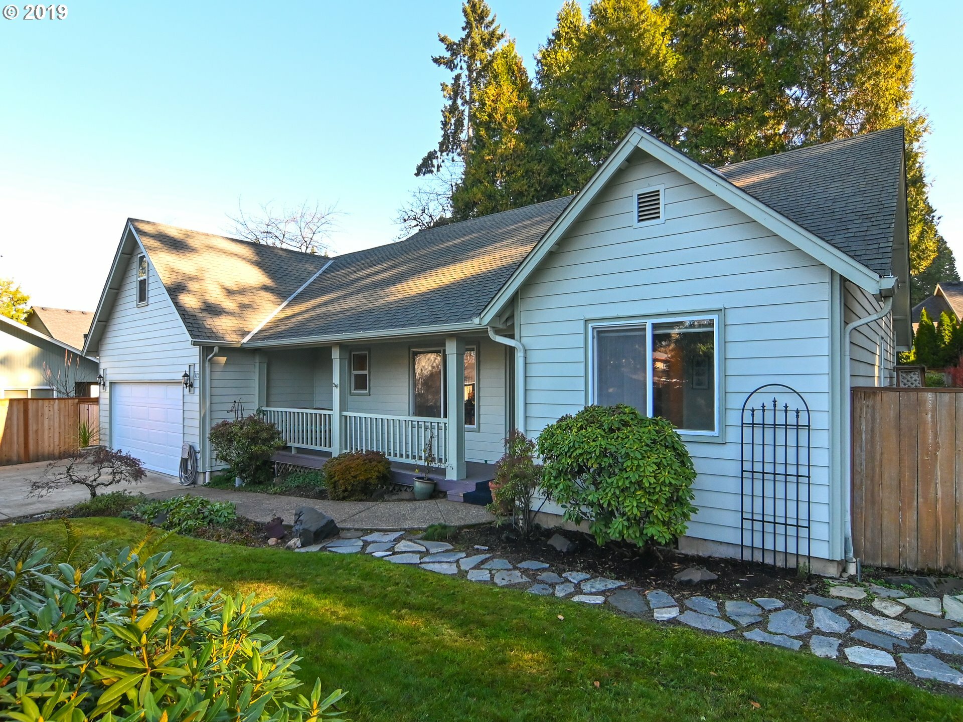 Property Photo:  975 S 55th Pl  OR 97478 