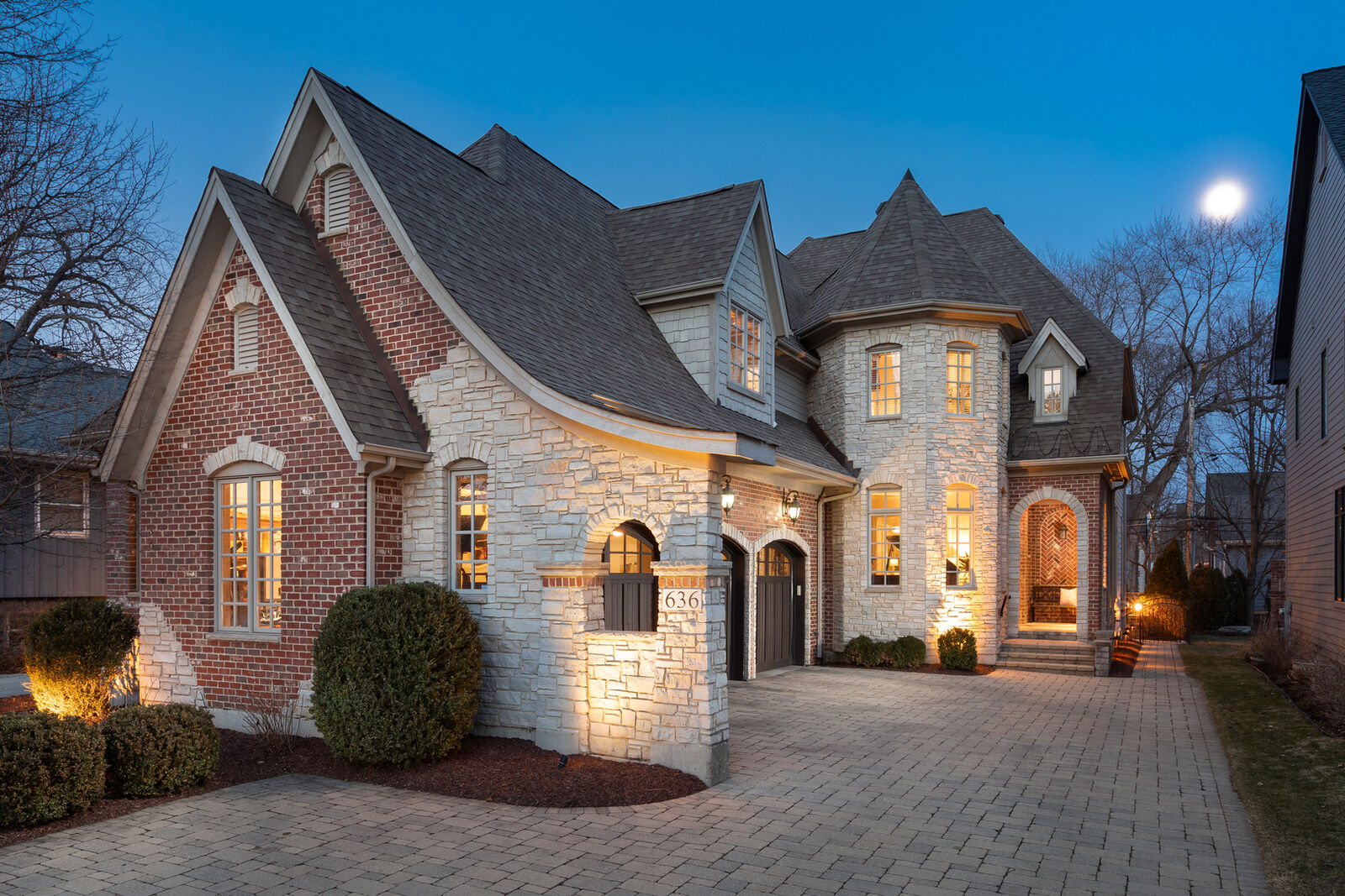 Property Photo:  636 North Eagle Street  IL 60563 