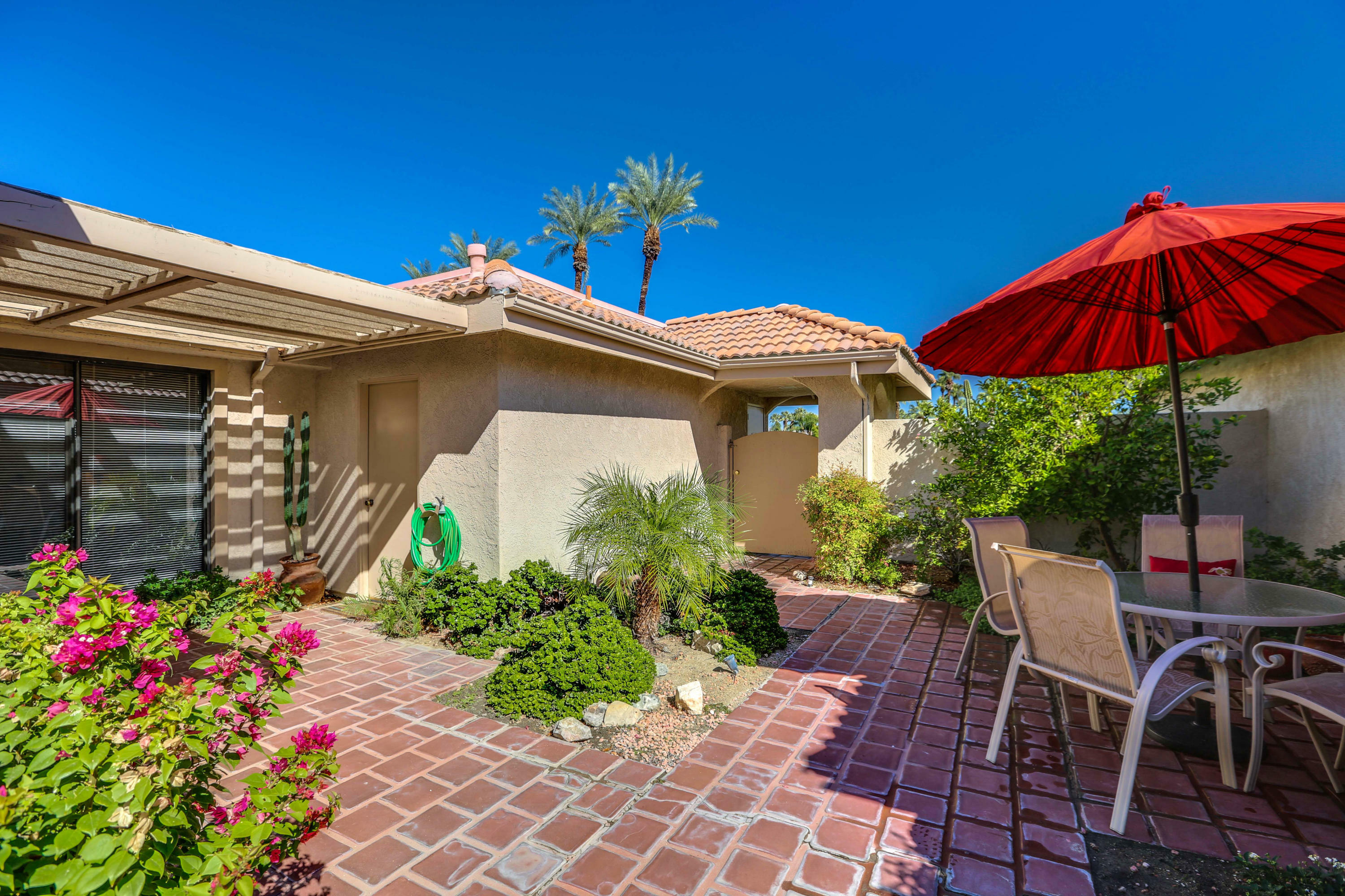 Property Photo:  33 Verde Way  CA 92260 