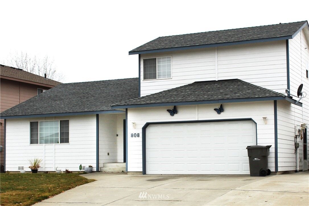 Property Photo:  808 Poplar Avenue  WA 98801 