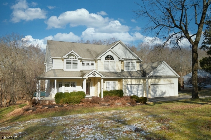 Property Photo:  24 Country Hill Rd  NJ 08833 