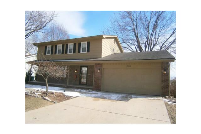 Property Photo:  2104 Meadow Brook Drive  IA 50265 