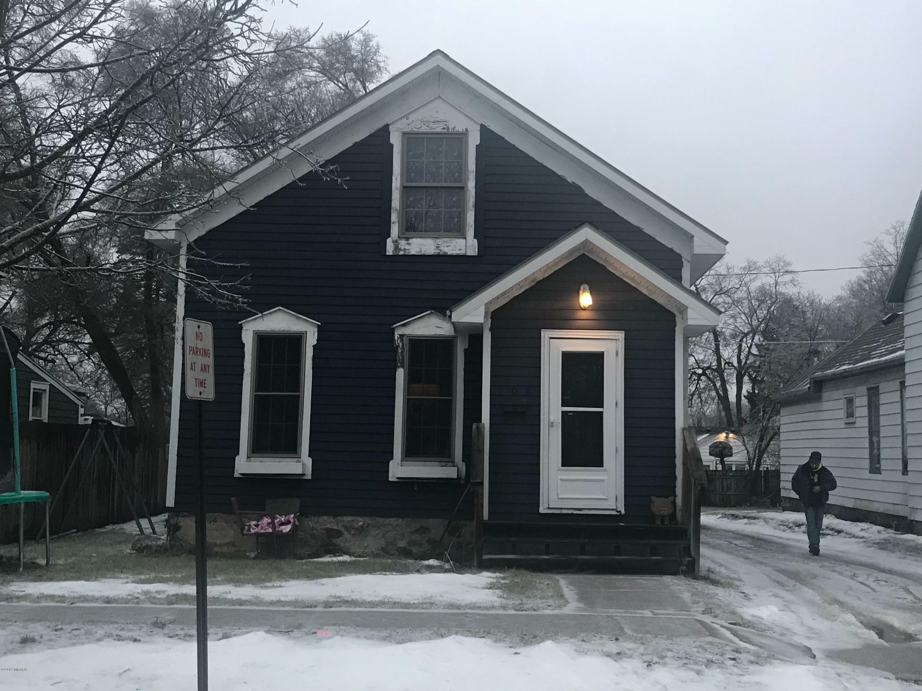 Property Photo:  108 S Webster Street  MI 48838 