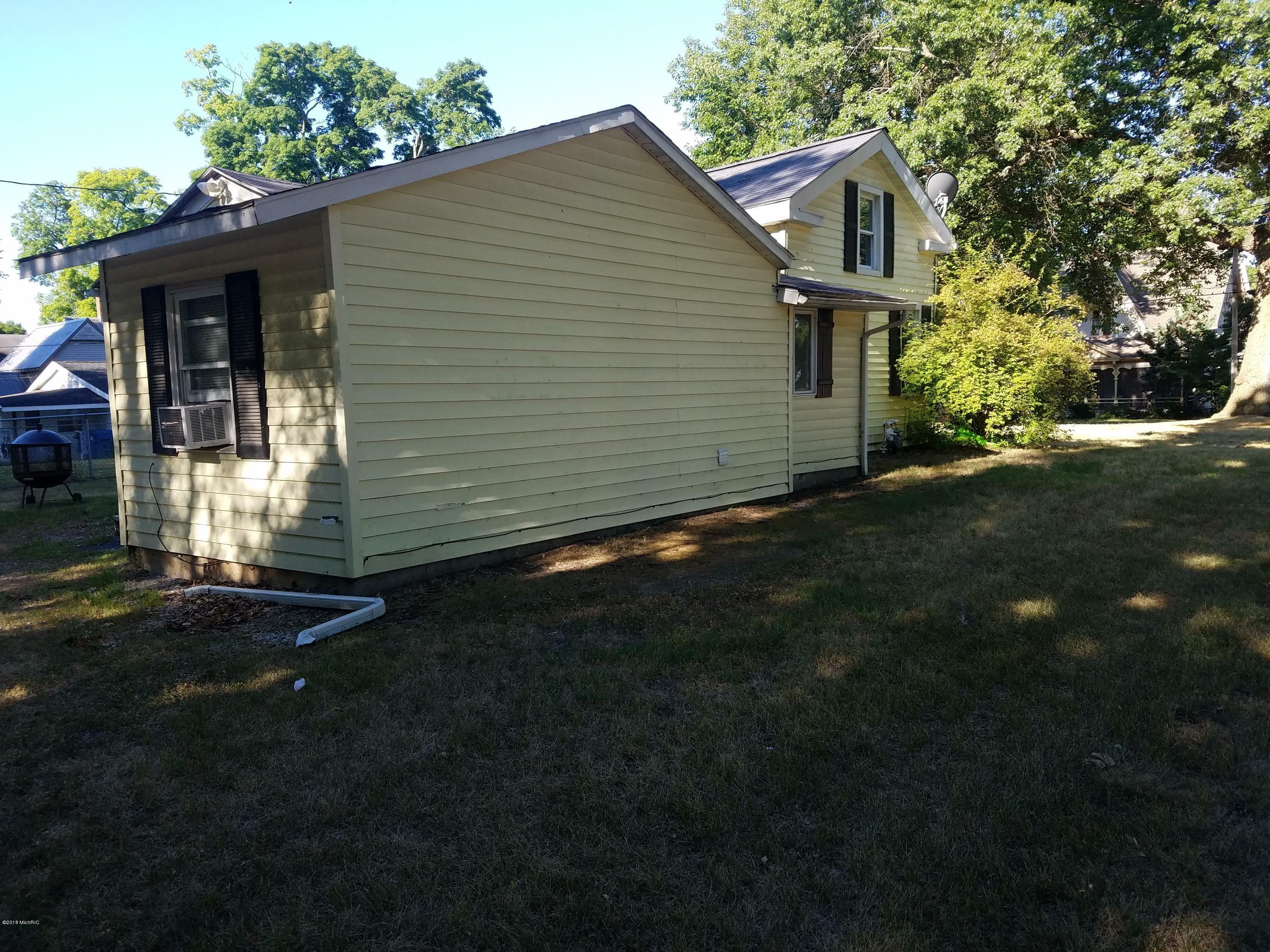 Property Photo:  85 Union Street  MI 49242 