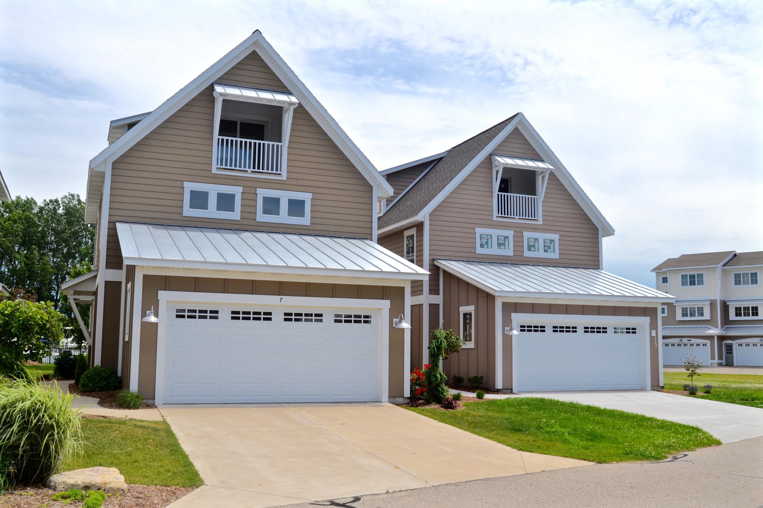 Property Photo: 920 W Savidge Street MI 49456