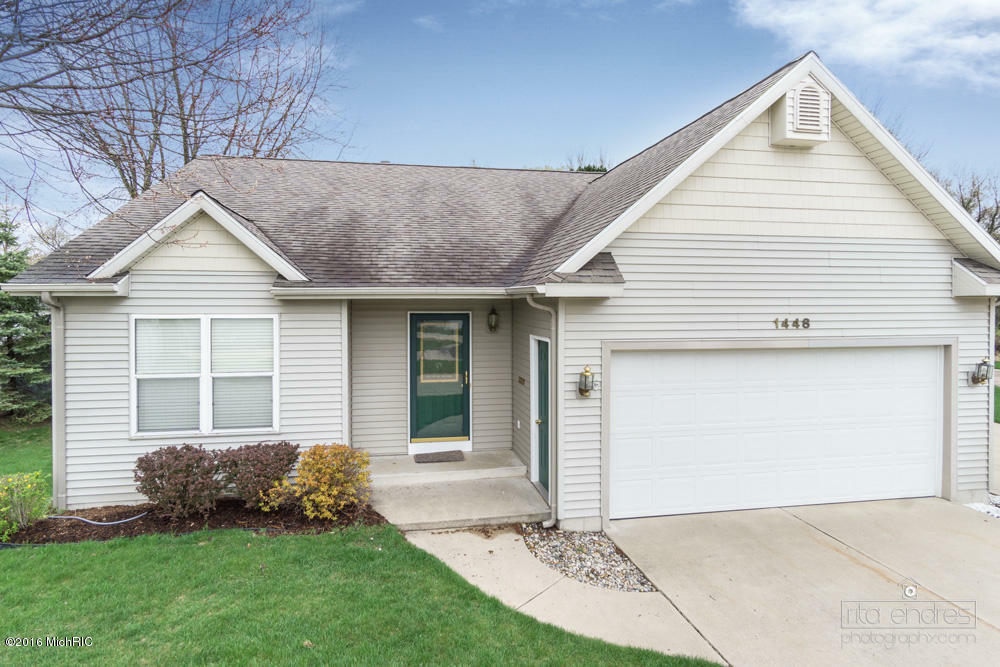 Property Photo:  1448 Woodlawn Commons  MI 49417 