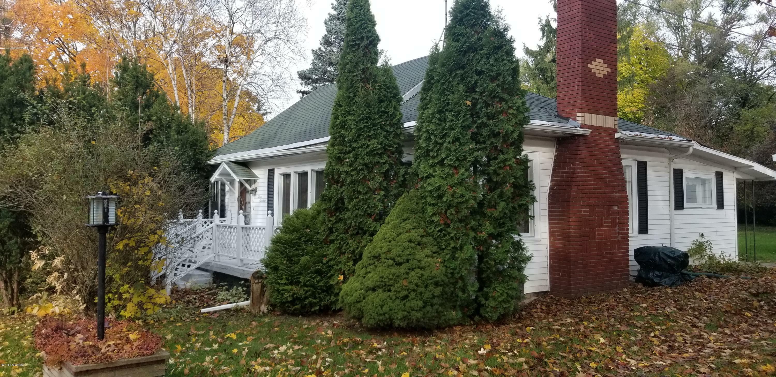 Property Photo:  319 E Hillcrest Street  MI 48801 