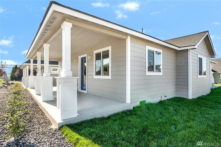 Property Photo: 123 E 9th Ave 23 WA 98837